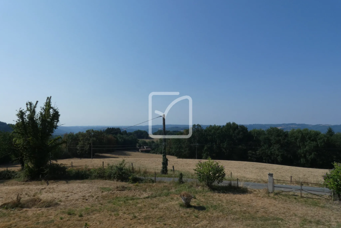 Beau corps de ferme à vendre à Frayssinhes avec jolie vue 