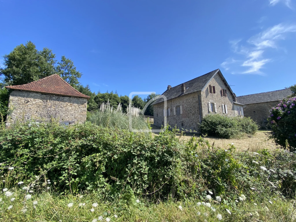 Beau corps de ferme à vendre à Frayssinhes avec jolie vue