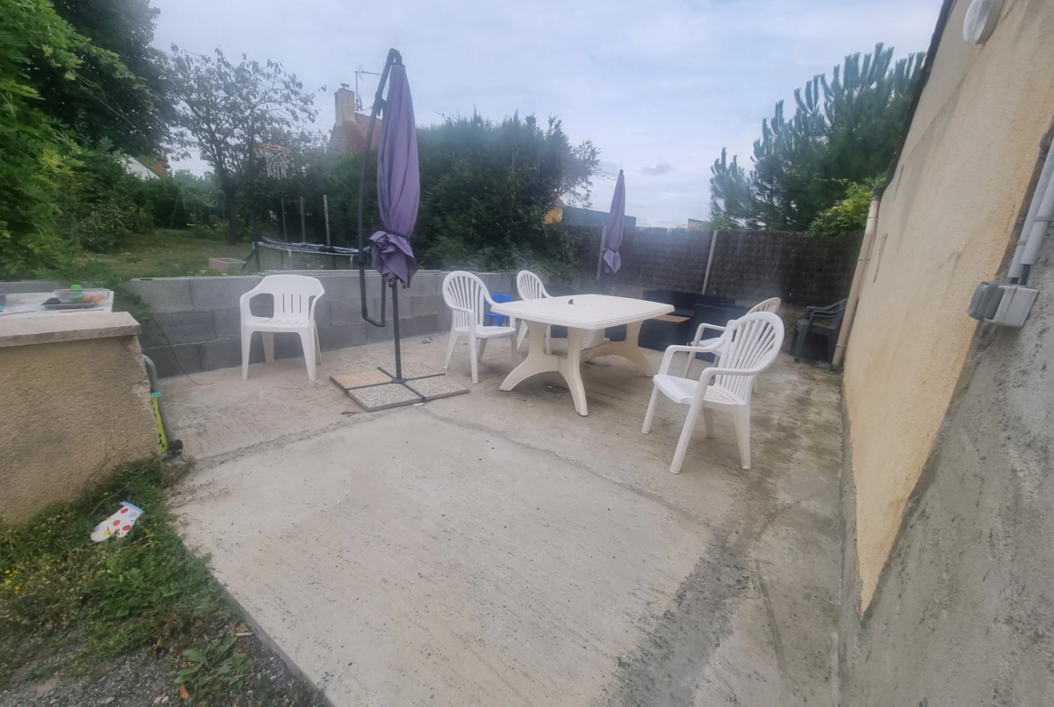 Spacieuse Maison de 161 m2 avec Terrain à Fresnay Sur Sarthe 