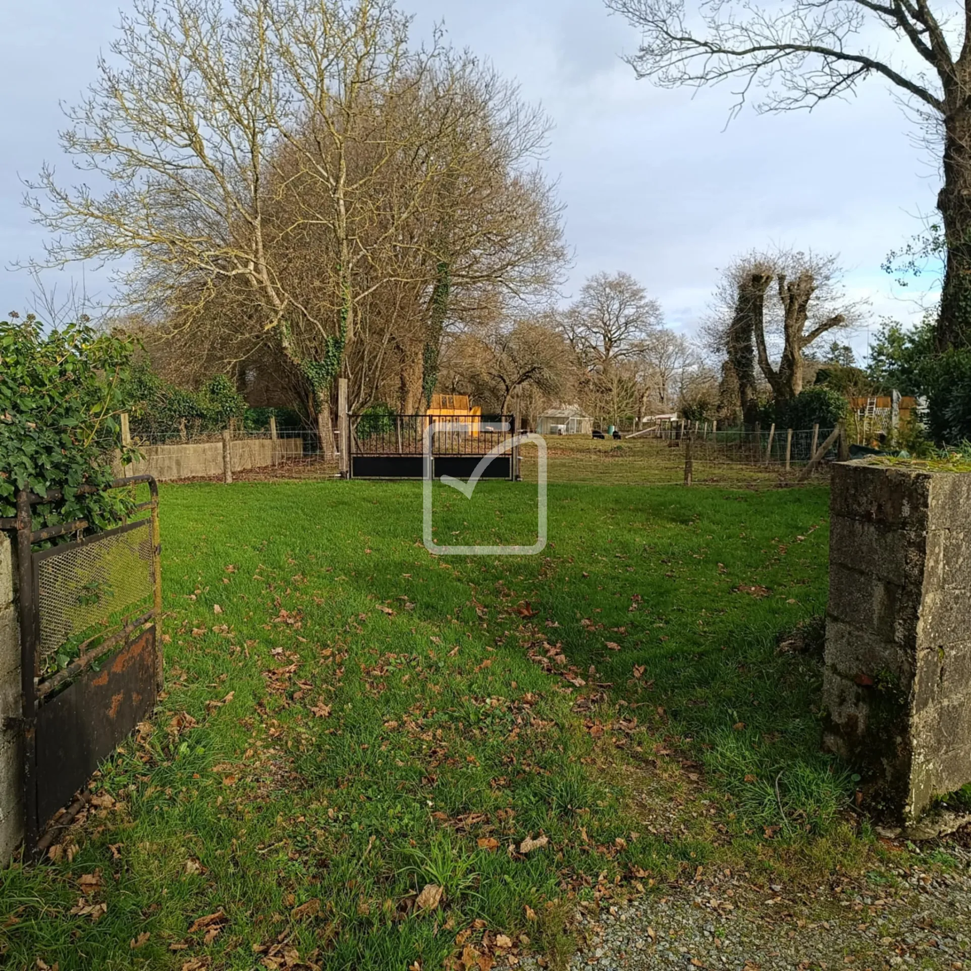 Maison en pierre à Radenac avec jardin de 2823 m2 et 3 chambres 