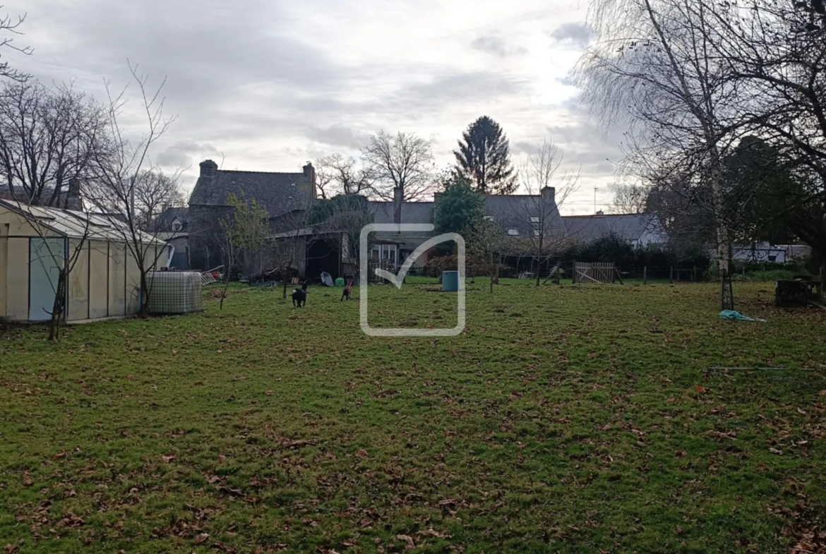 Maison en pierre à Radenac avec jardin de 2823 m2 et 3 chambres 