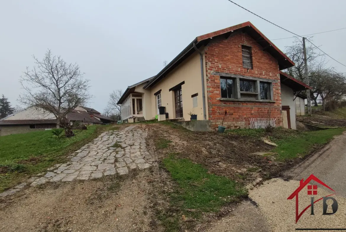 Maison 2 chambres avec terrain constructible à Louhans 