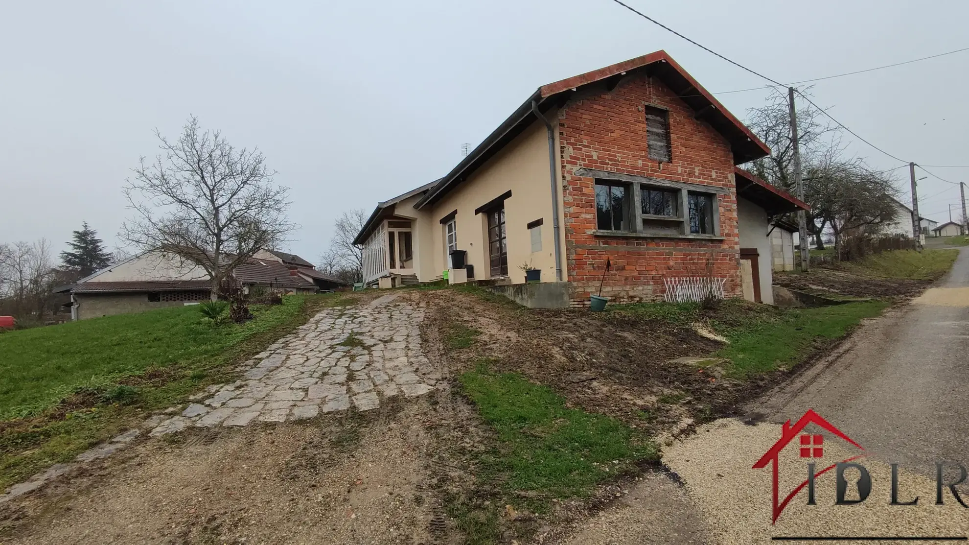 Maison 2 chambres avec terrain constructible à Louhans 