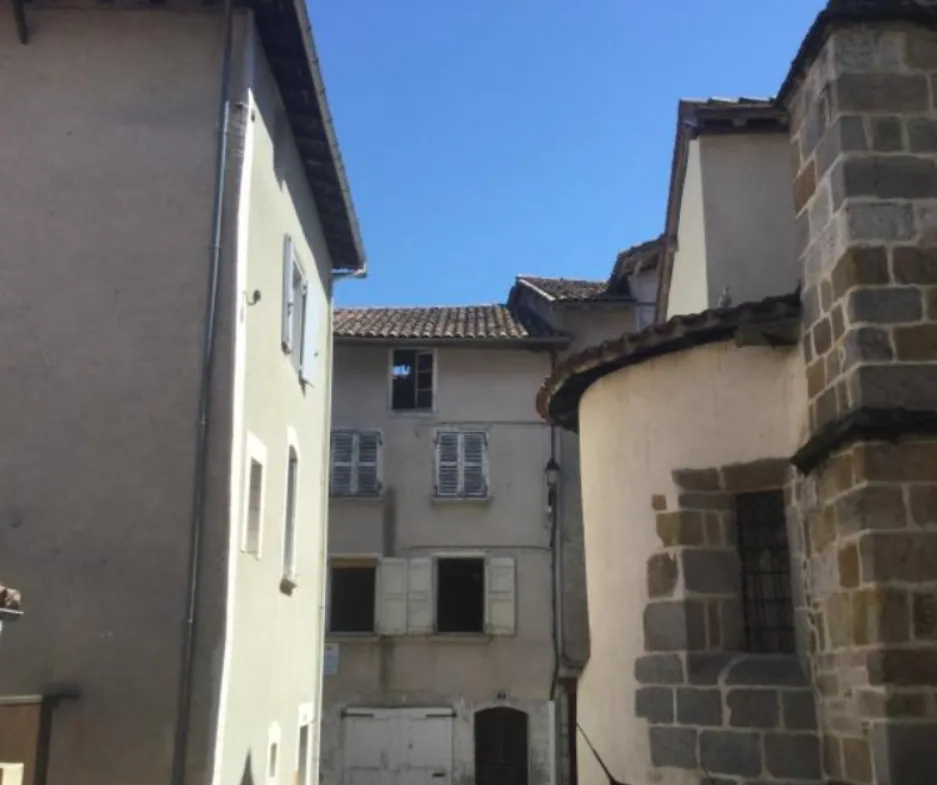 Maison de village à rénover à Maurs - Opportunité d'investissement 