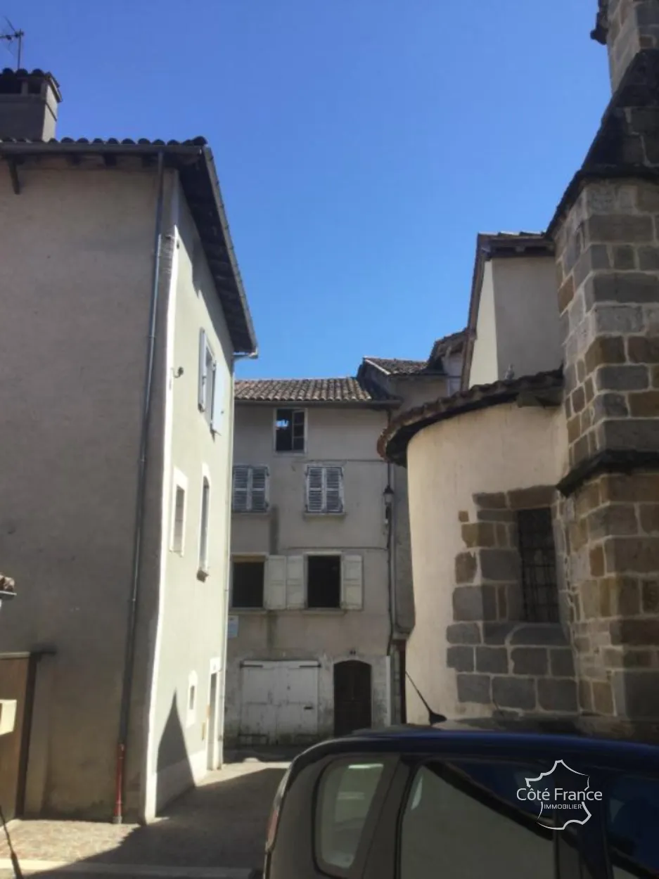 Maison de village à rénover à Maurs - Opportunité d'investissement 