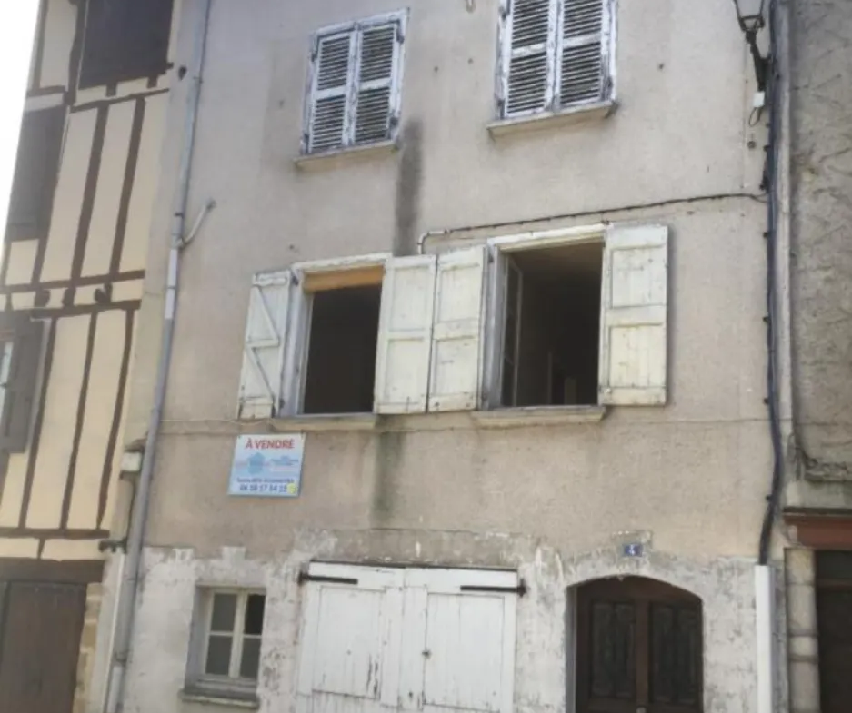 Maison de village à rénover à Maurs - Opportunité d'investissement 