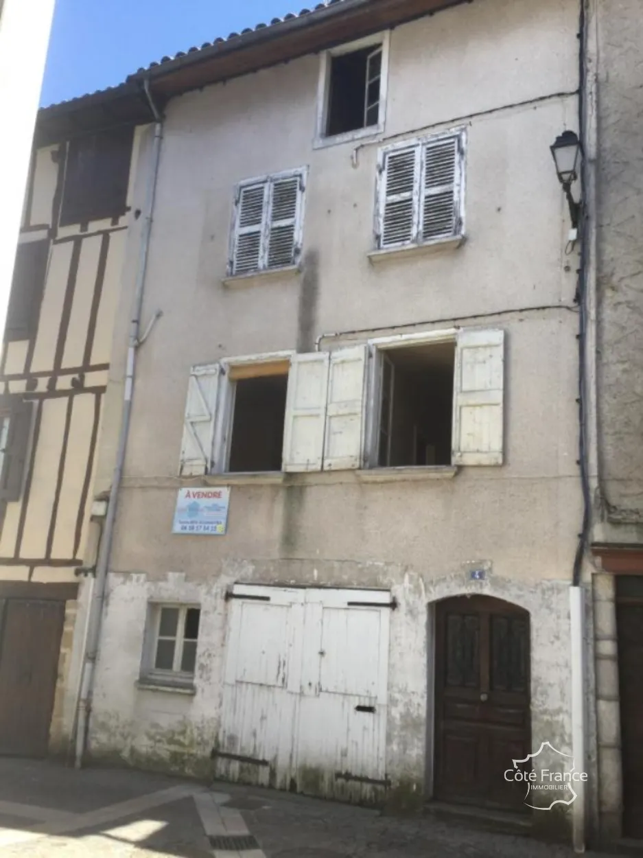 Maison de village à rénover à Maurs - Opportunité d'investissement 