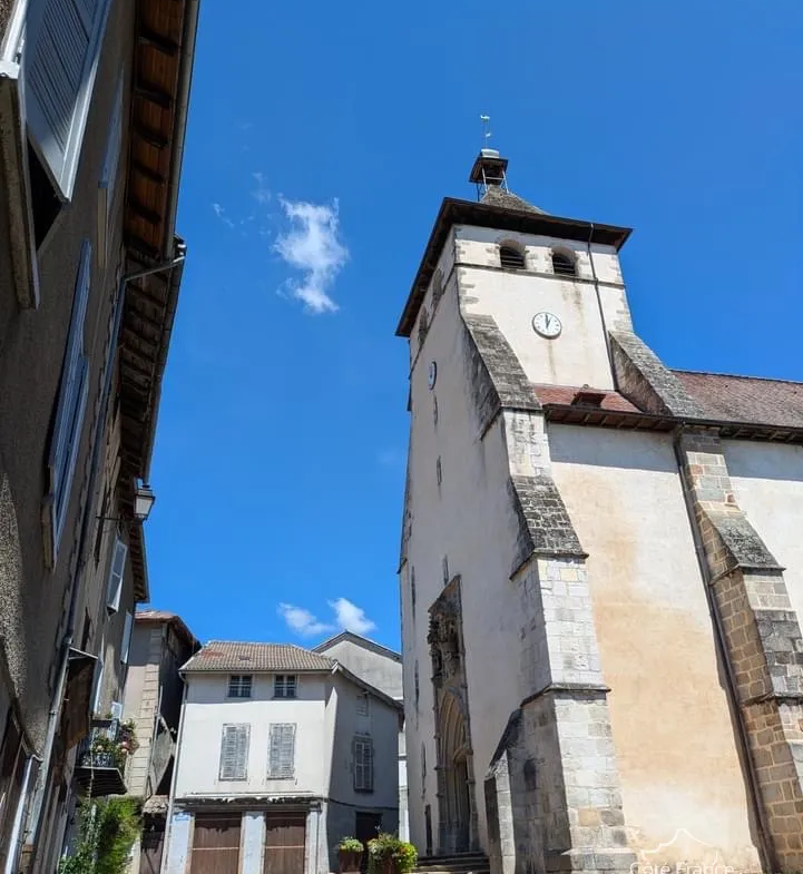 Maison de village à rénover à Maurs - Opportunité d'investissement 