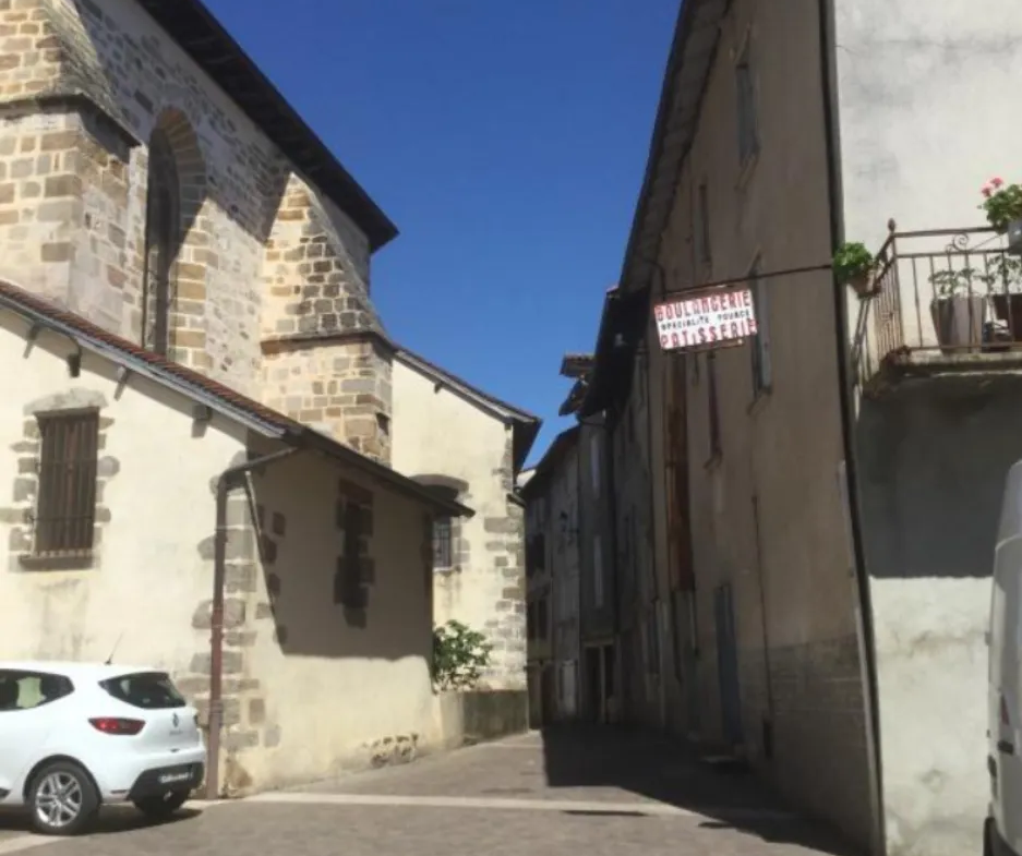 Maison de village à rénover à Maurs - Opportunité d'investissement 