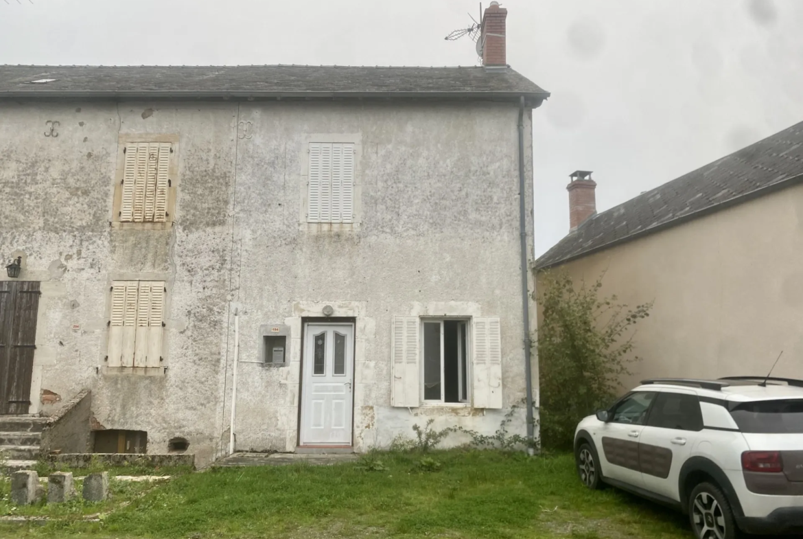 Maison ancienne mitoyenne de 3 chambres à Cronat 