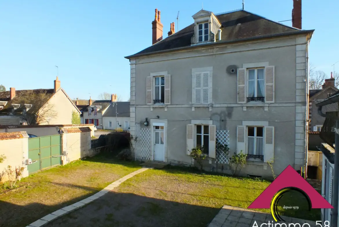 Maison bourgeoise de 174 m² avec piscine et logement indépendant 