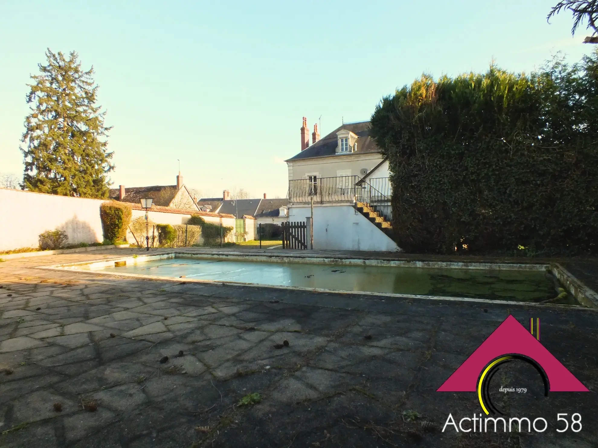 Maison bourgeoise de 174 m² avec piscine et logement indépendant 