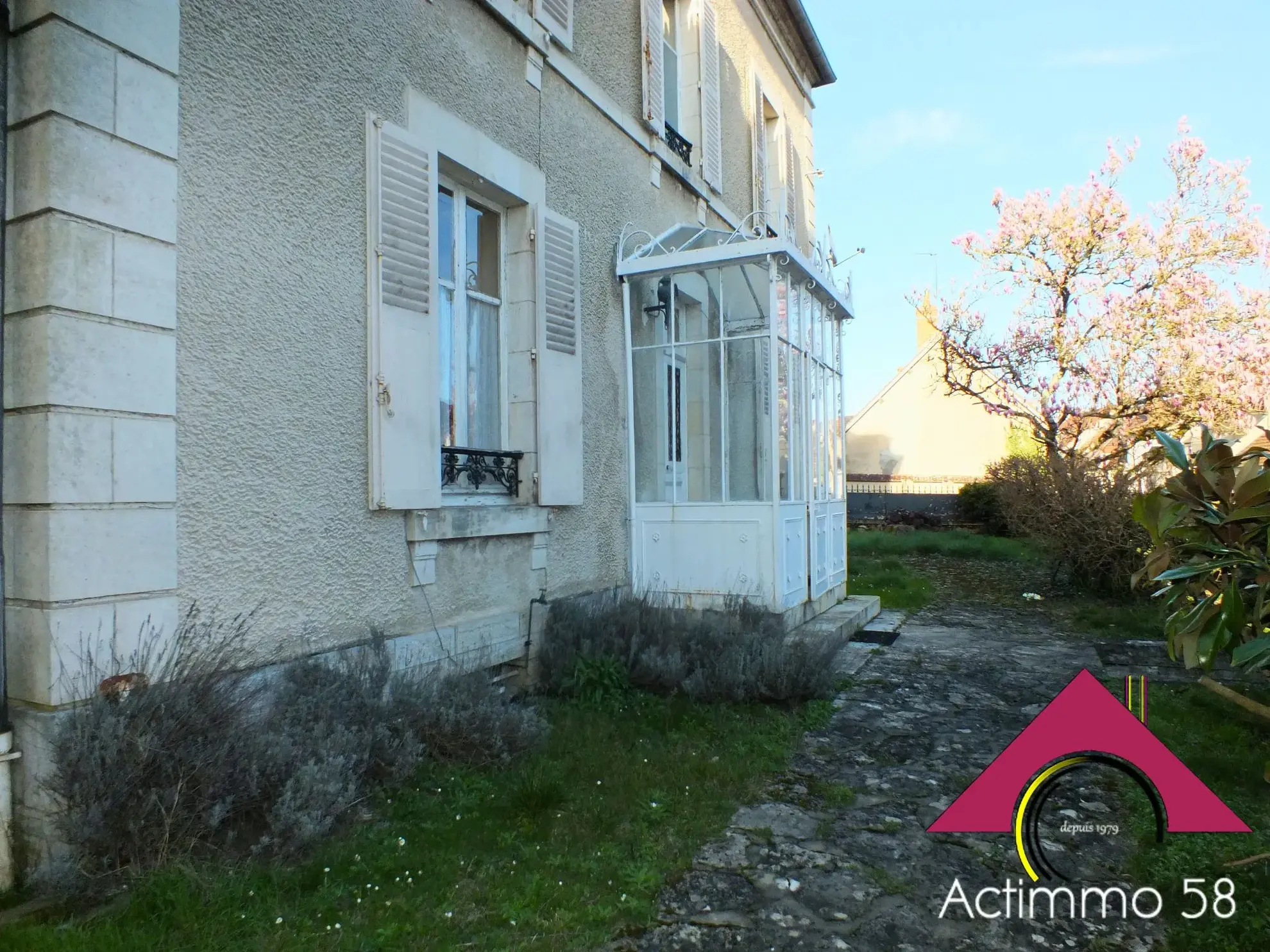 Maison bourgeoise de 174 m² avec piscine et logement indépendant 