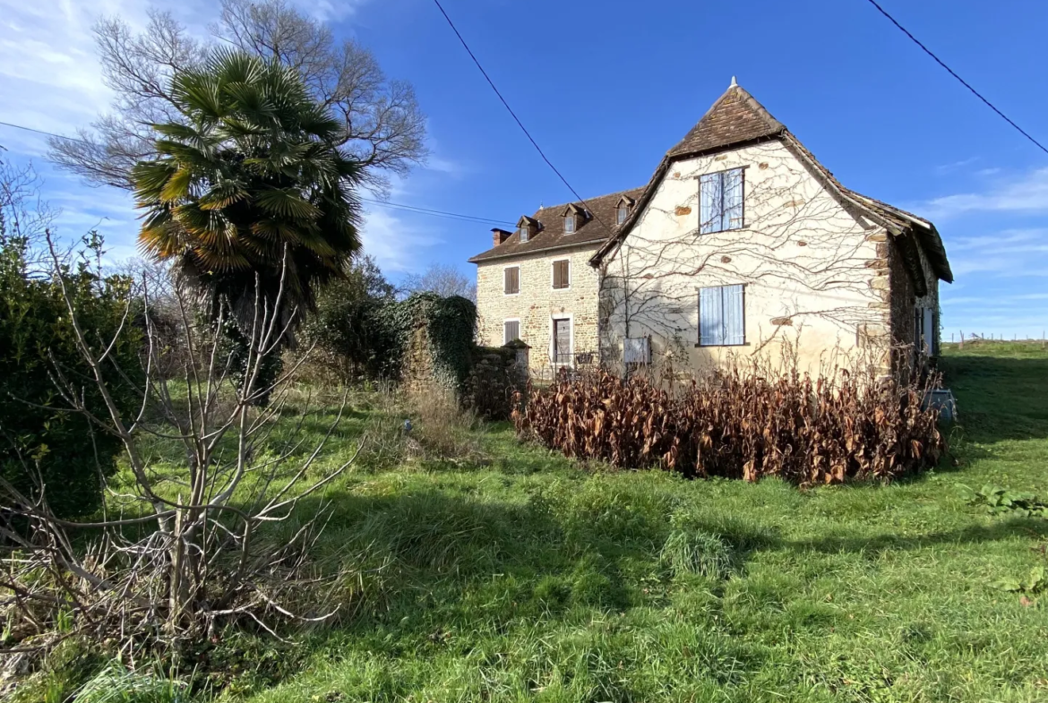 Maison Béarnaise T6 à vendre à Lagor avec vue sur les Pyrénées 