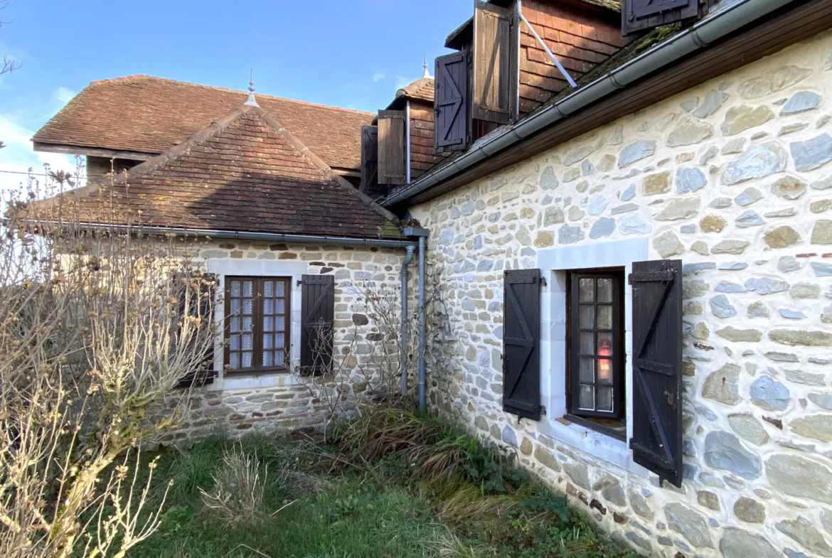 Maison Béarnaise T6 à vendre à Lagor avec vue sur les Pyrénées 