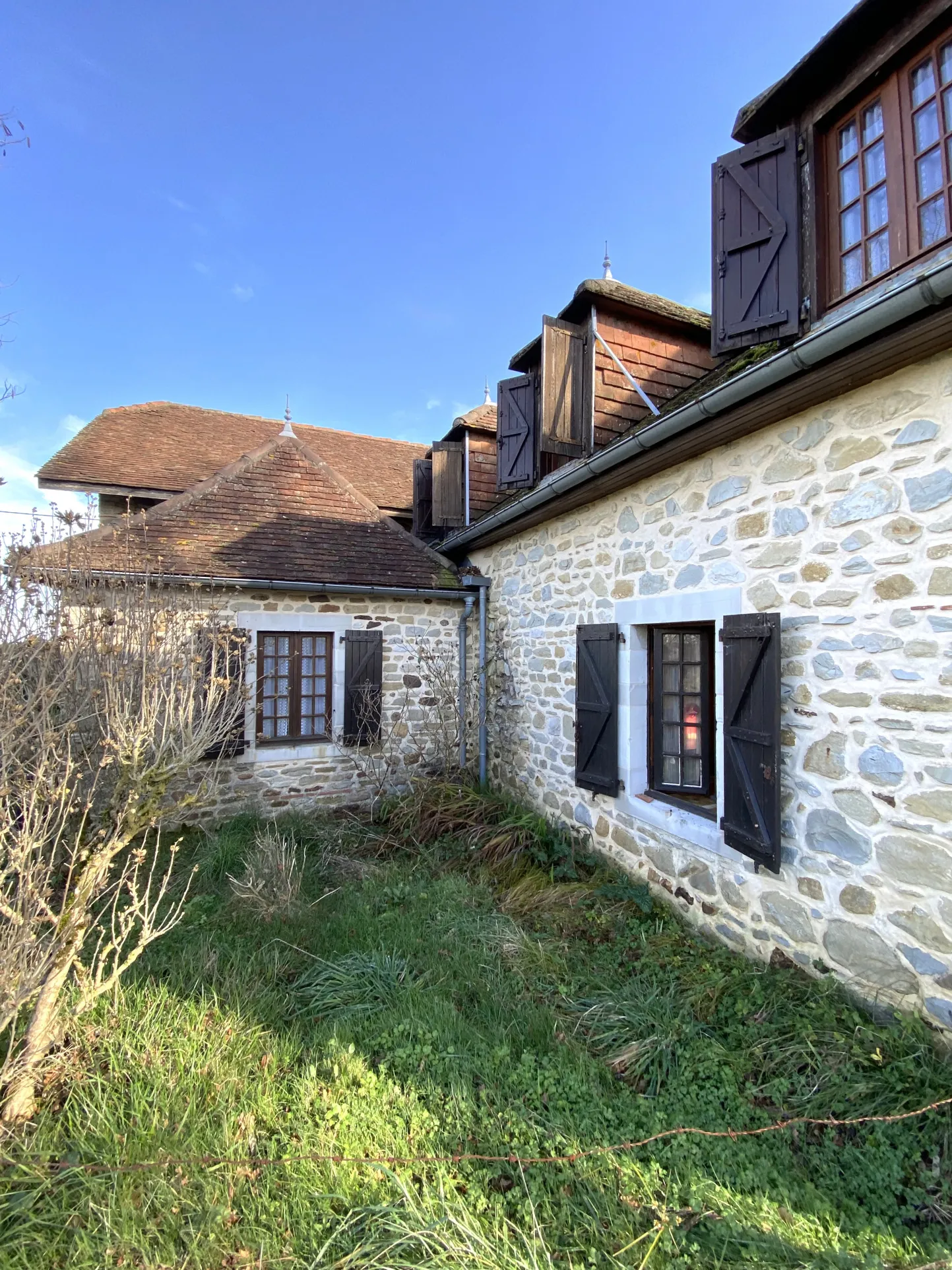 Maison Béarnaise T6 à vendre à Lagor avec vue sur les Pyrénées 