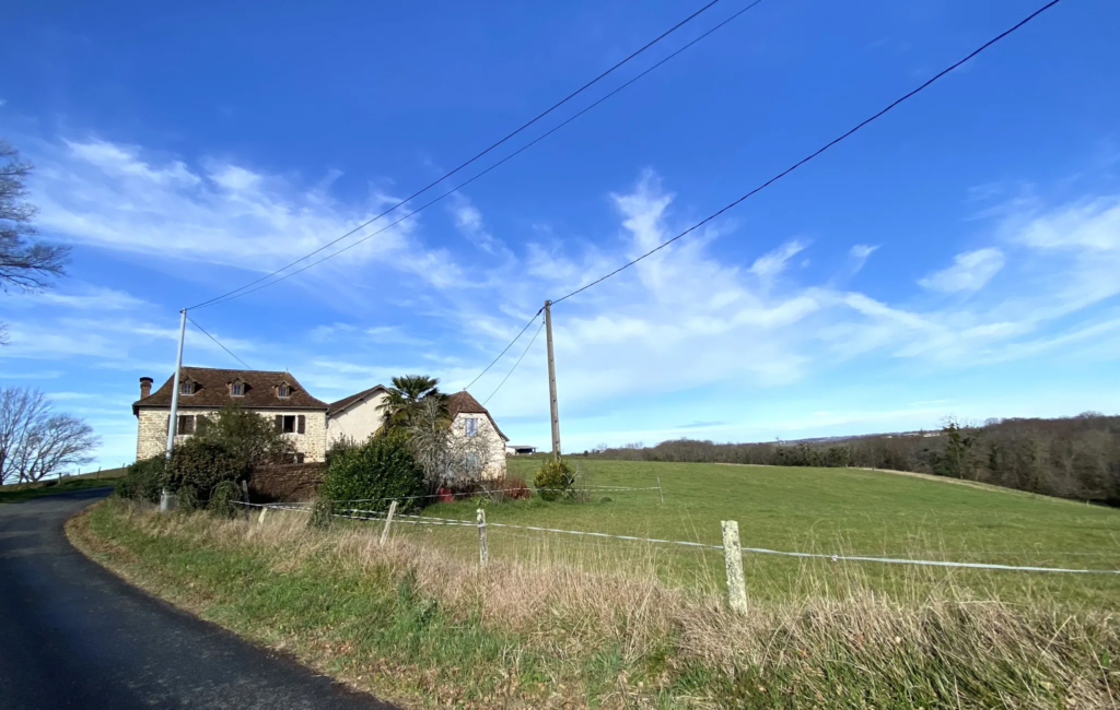 Maison Béarnaise T6 à vendre à Lagor avec vue sur les Pyrénées