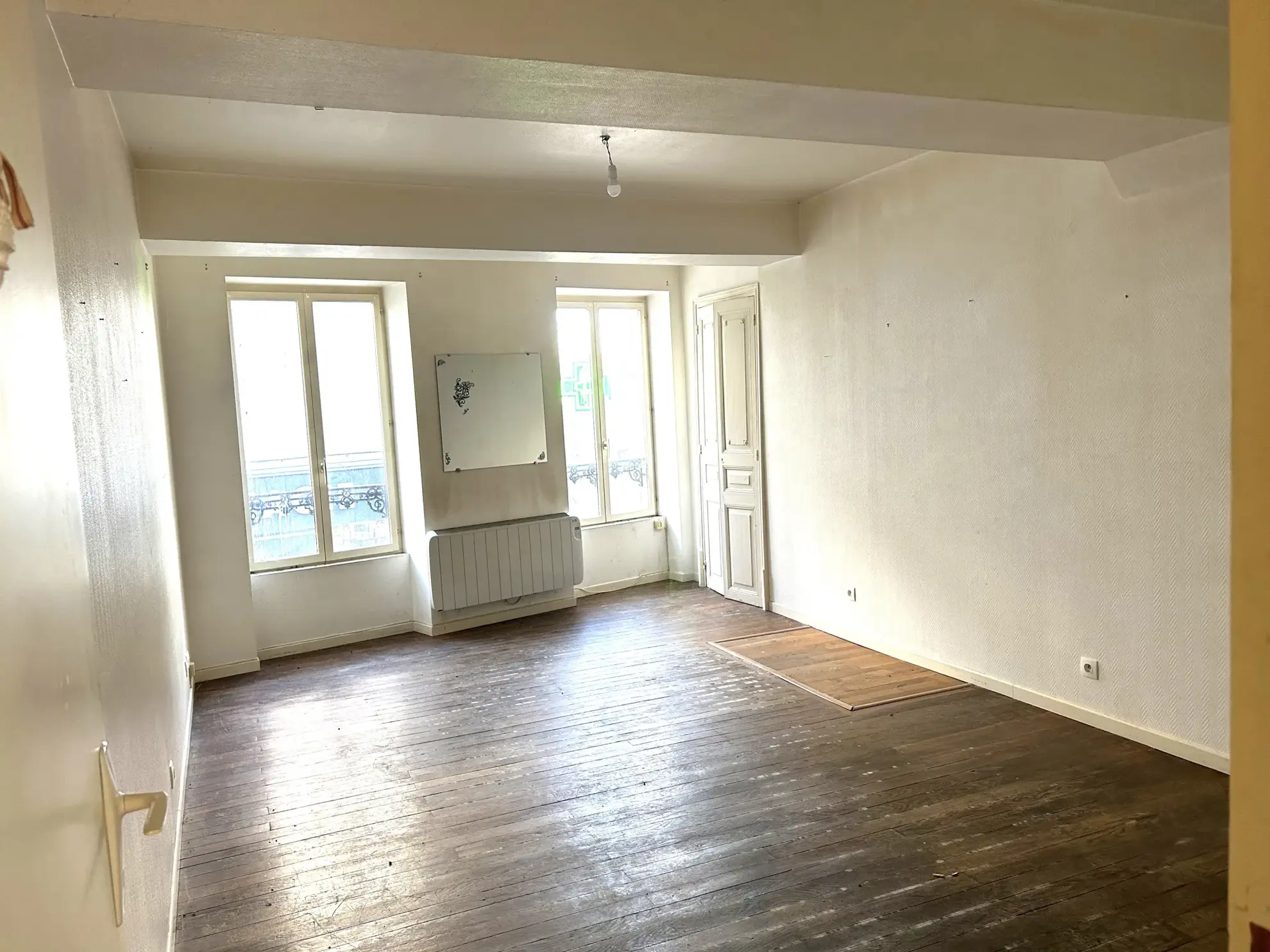 Maison de village à vendre à St Saulge – 76 m² avec loyer commercial 