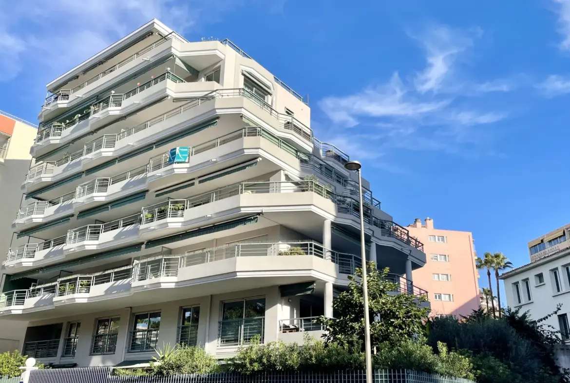 Appartement deux pièces à vendre au Cannet 