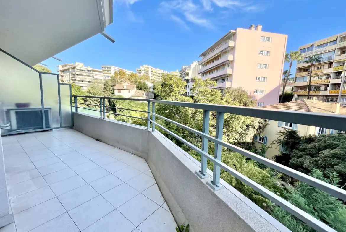 Appartement deux pièces à vendre au Cannet 