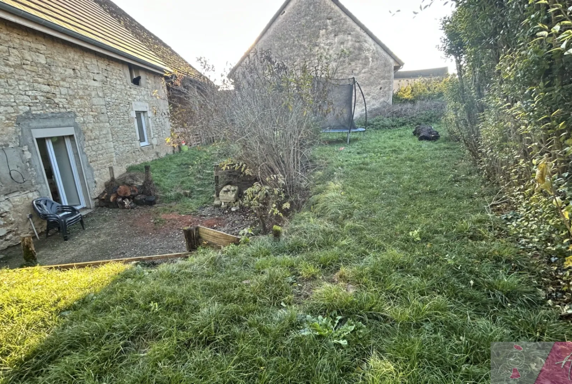 Maison de Village à Rénover à Thervay sur 691 m² 