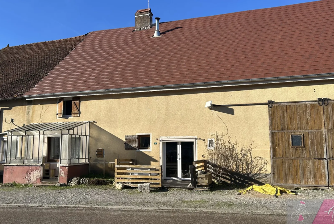 Maison de Village à Rénover à Thervay sur 691 m² 