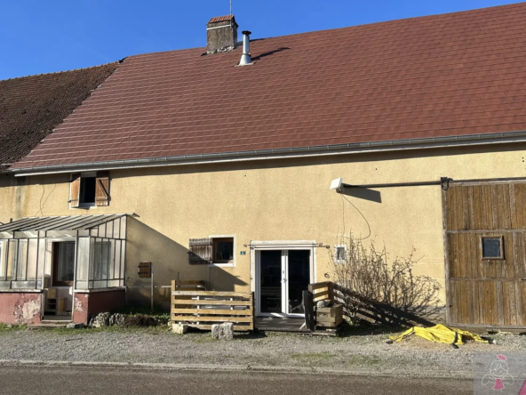 Maison de Village à Rénover à Thervay sur 691 m²