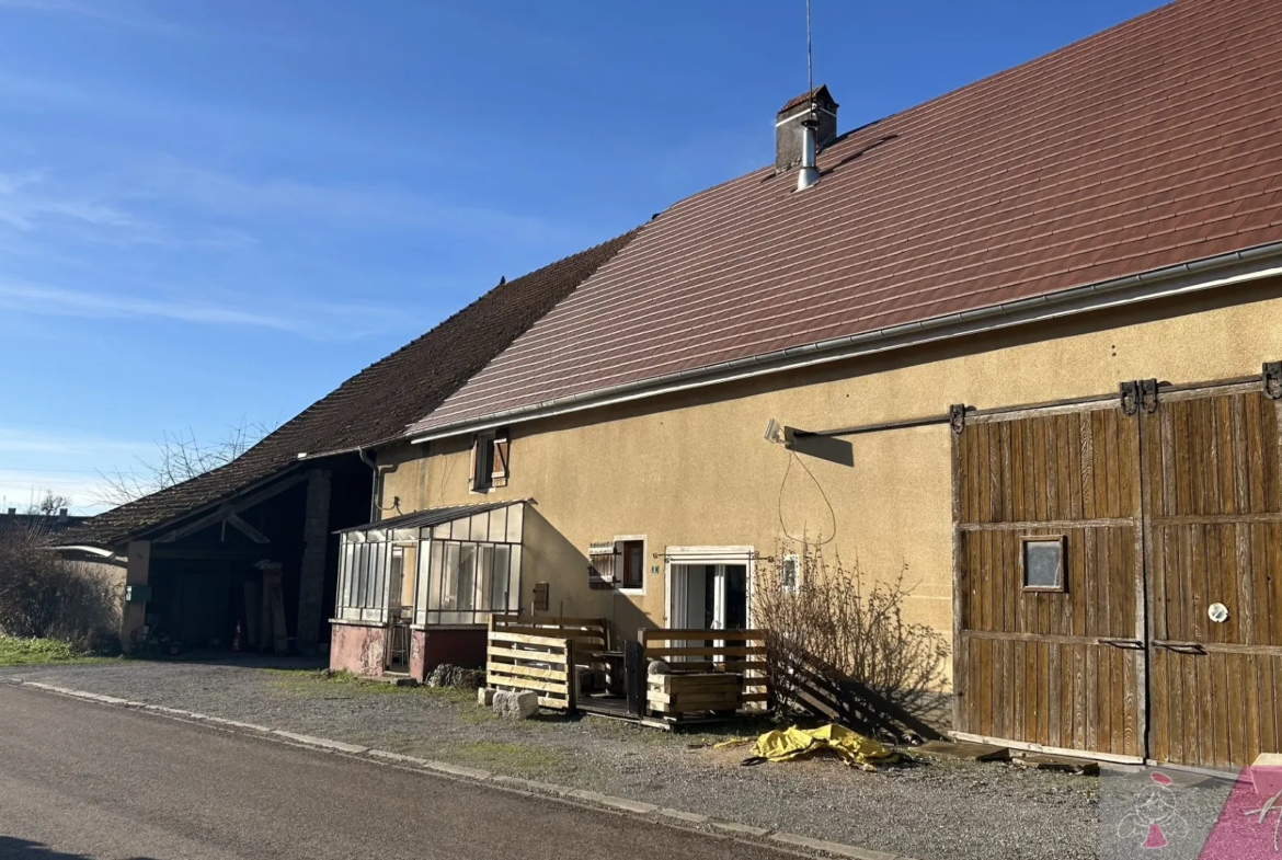 Maison de Village à Rénover à Thervay sur 691 m² 