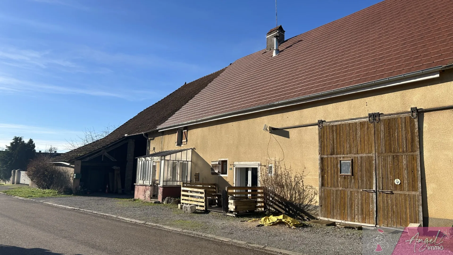 Maison de Village à Rénover à Thervay sur 691 m² 