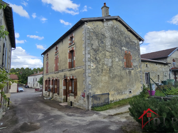 Vente d'un immeuble à Montreuil-Sur-Blaise avec 2 logements et remise