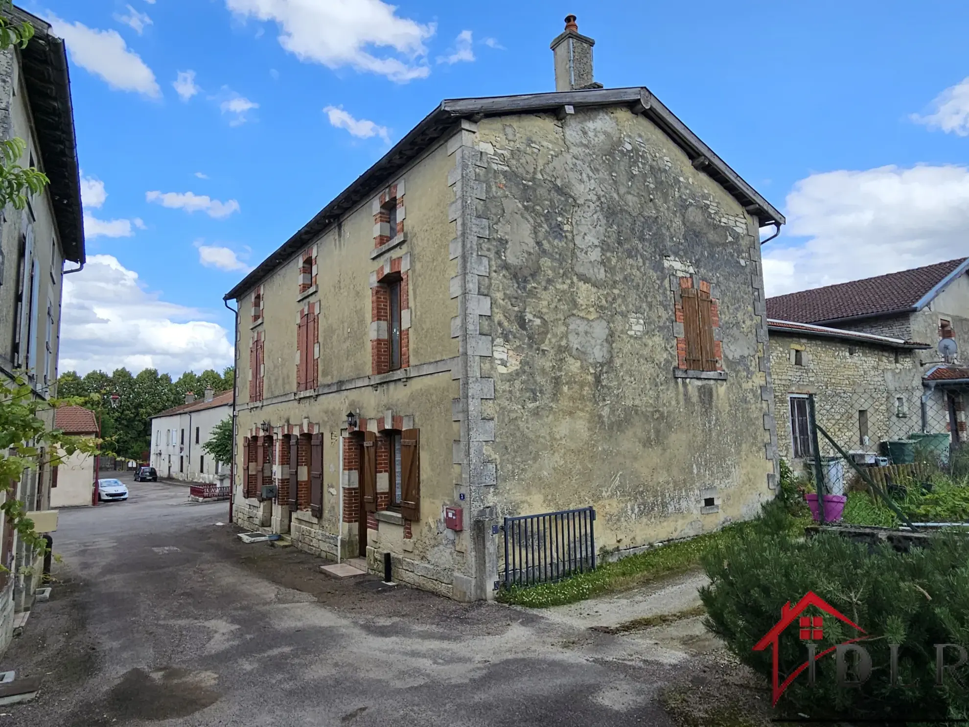 Vente d'un immeuble à Montreuil-Sur-Blaise avec 2 logements et remise 