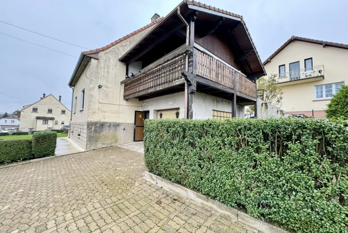 Maison à vendre à SARREINSMING - 145 m² - 3 chambres - 165 000 € 