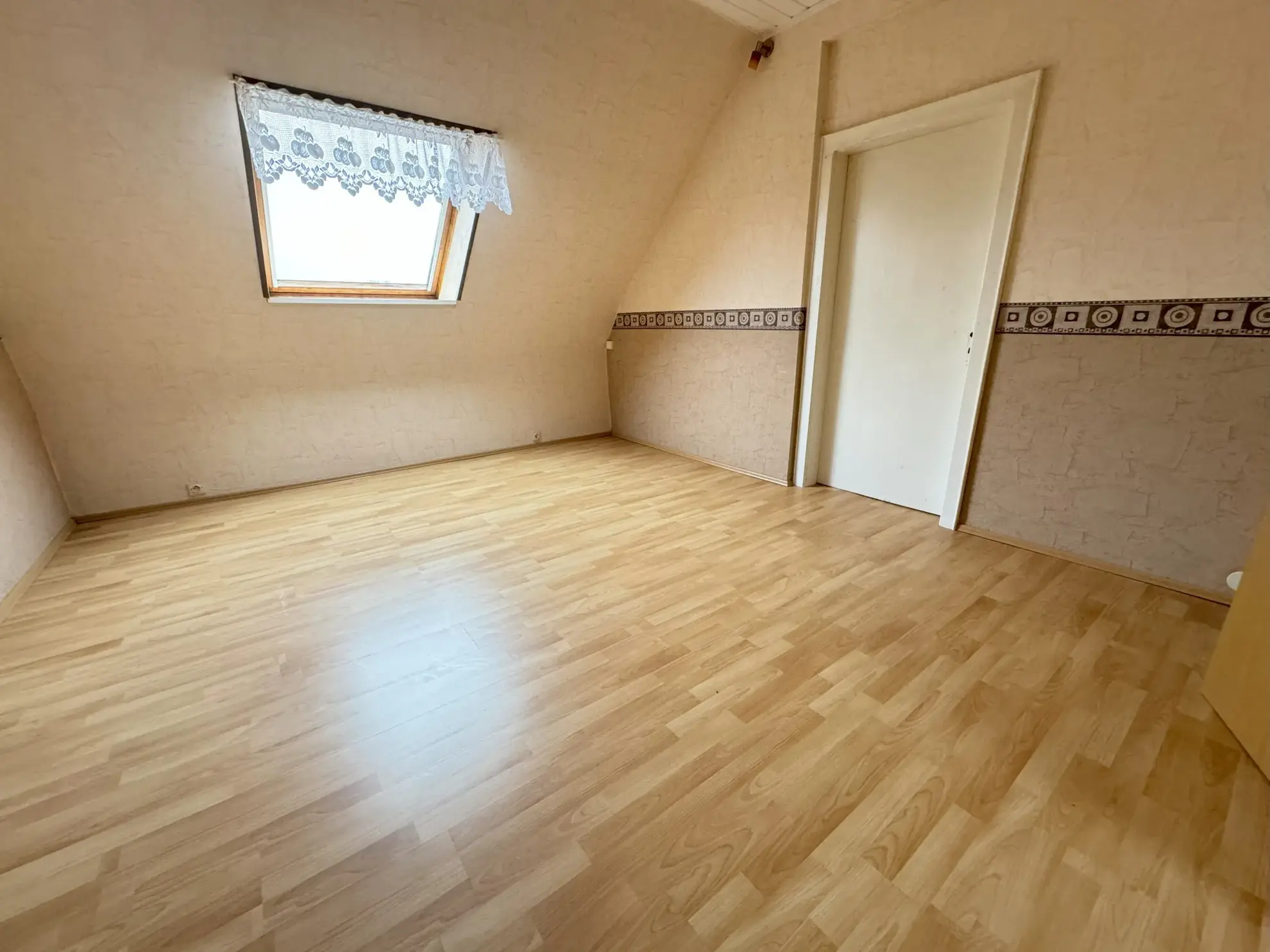 Maison à vendre à SARREINSMING - 145 m² - 3 chambres - 165 000 € 