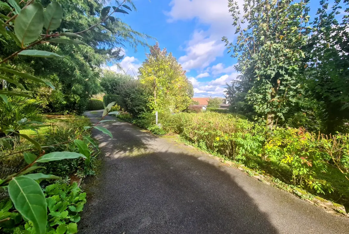 Pavillon T.7 de 150 m² avec jardin à Varennes Vauzelles 