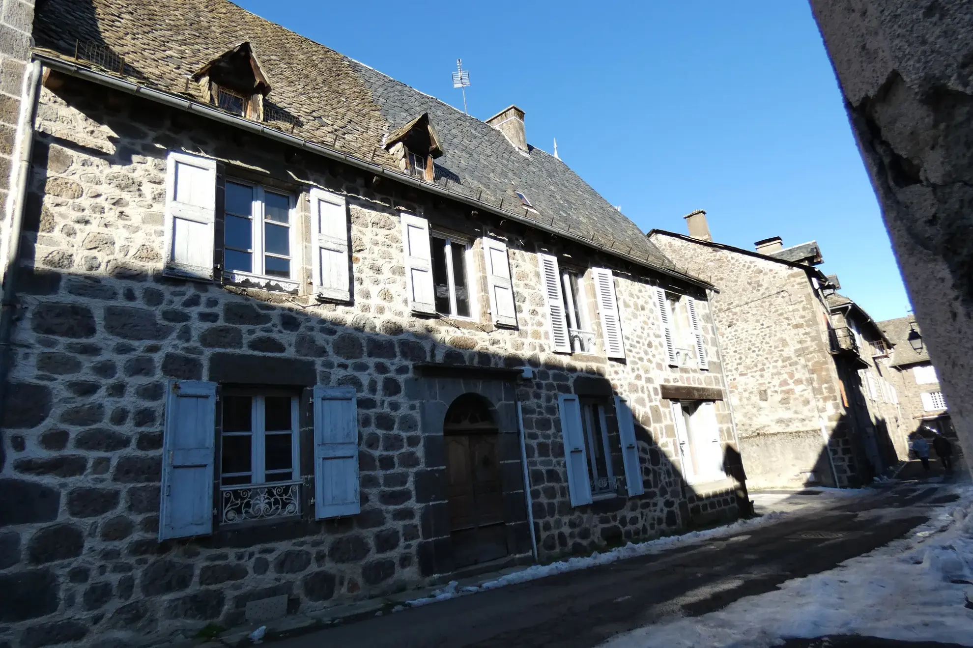 Maison de maître en pierre à Aurillac à rénover 