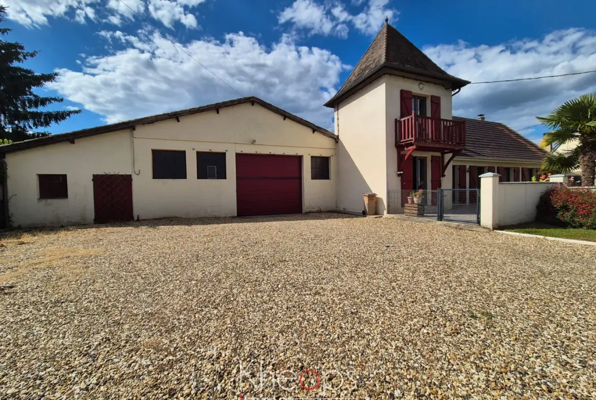 Maison à vendre à Saint-Pierre-d'Eyraud (24130) - 155 m², 4 chambres 