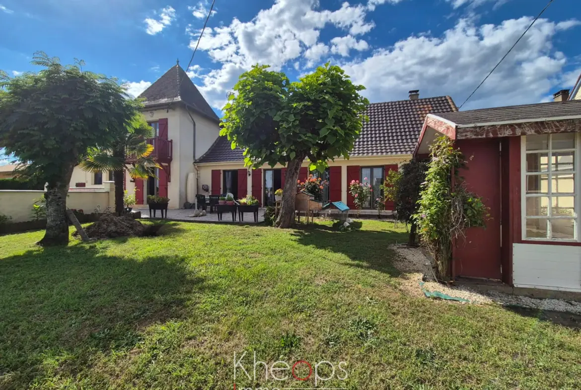 Maison à vendre à Saint-Pierre-d'Eyraud (24130) - 155 m², 4 chambres 