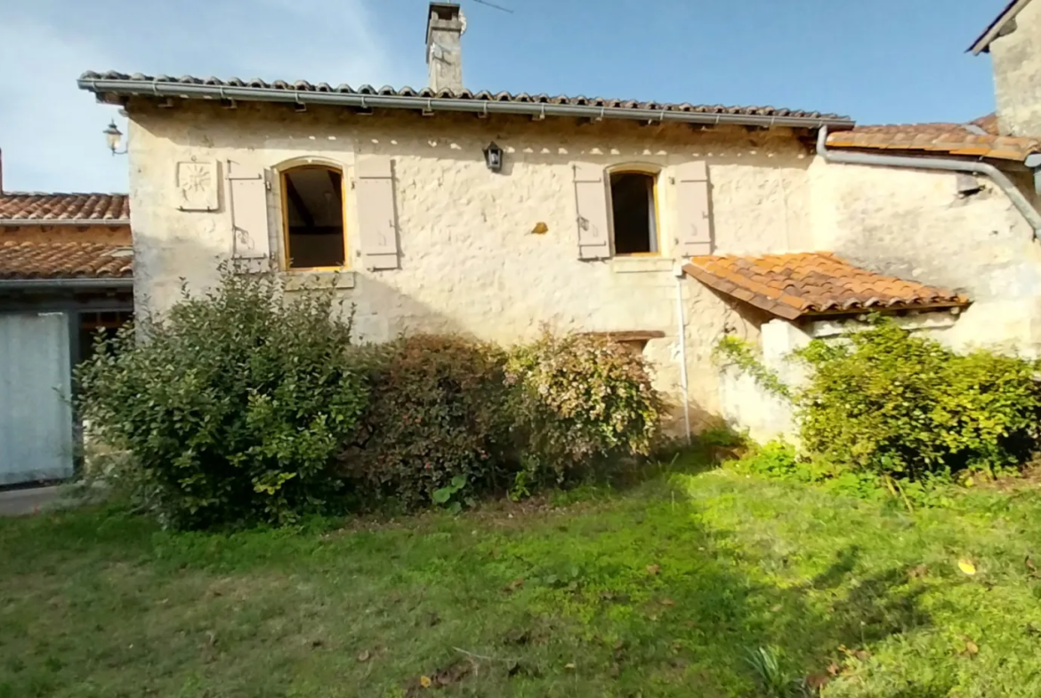 Ensemble de 2 habitations rénovées en pierre à Paussac et St Vivien 