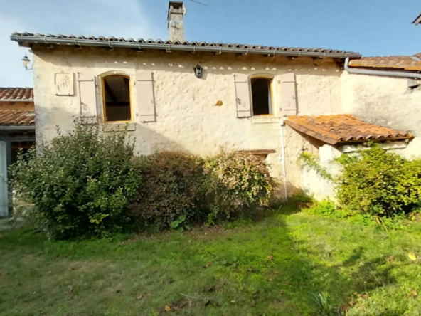 Ensemble de 2 habitations rénovées en pierre à Paussac et St Vivien