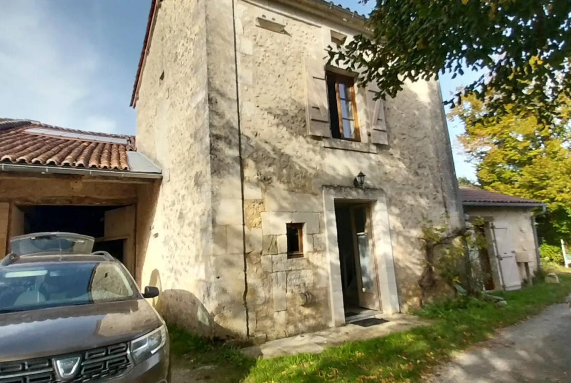 Ensemble de 2 habitations rénovées en pierre à Paussac et St Vivien 