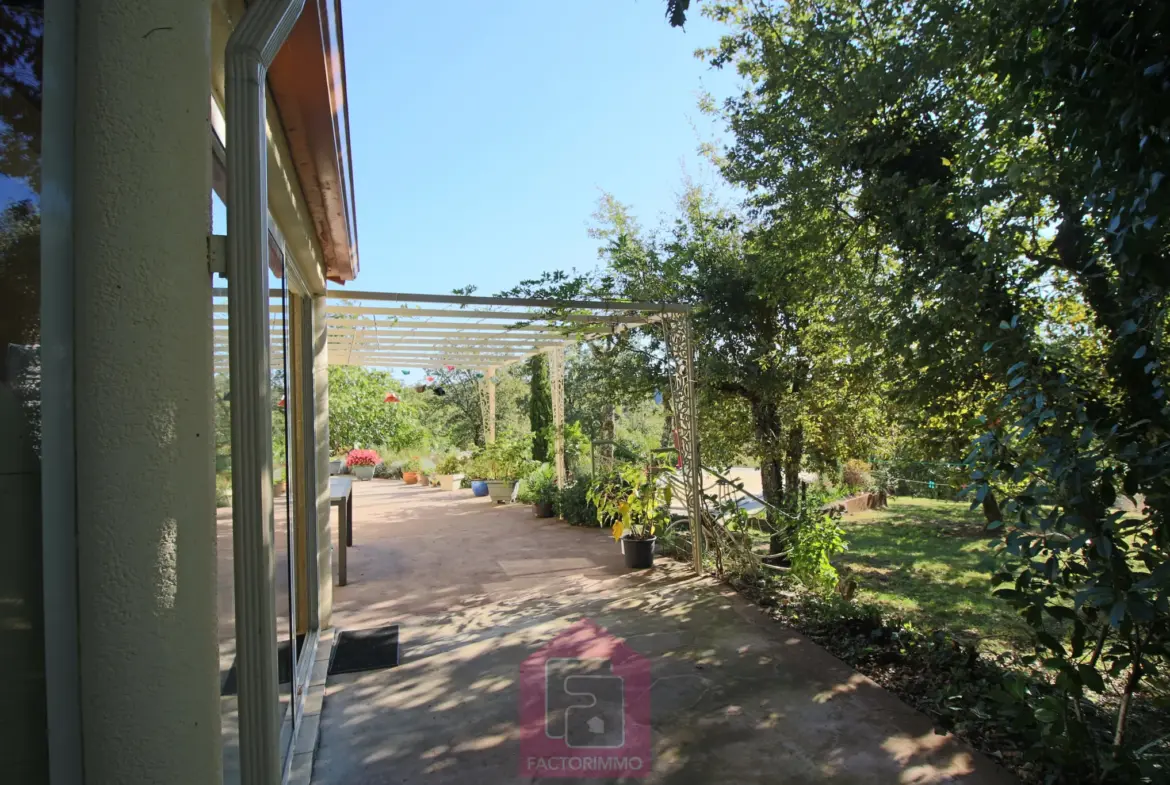 Maison spacieuse à vendre près de Cahors avec piscine 