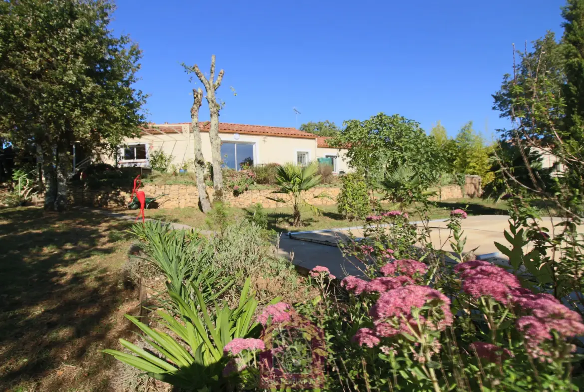 Maison spacieuse à vendre près de Cahors avec piscine 