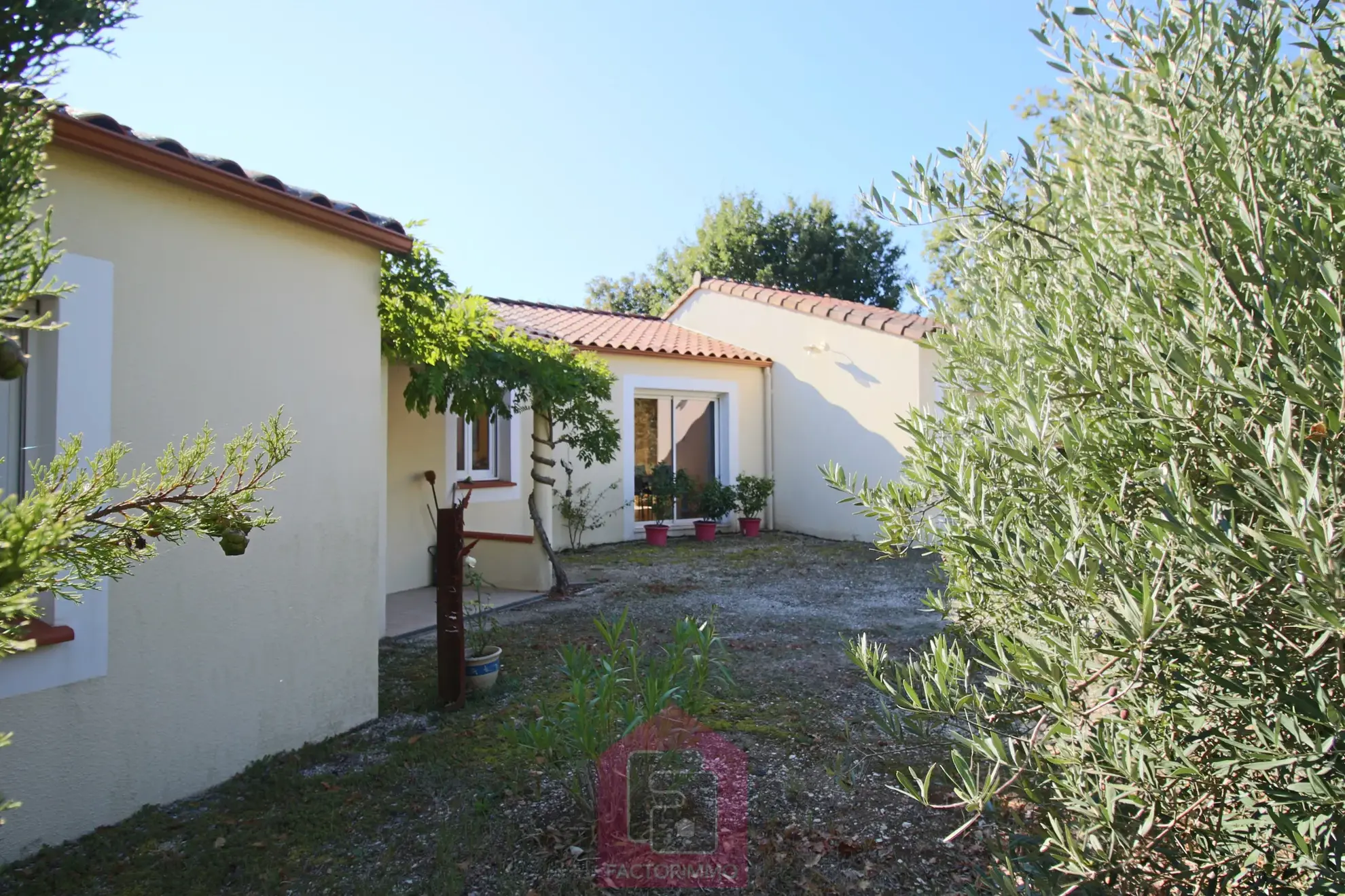 Maison spacieuse à vendre près de Cahors avec piscine 