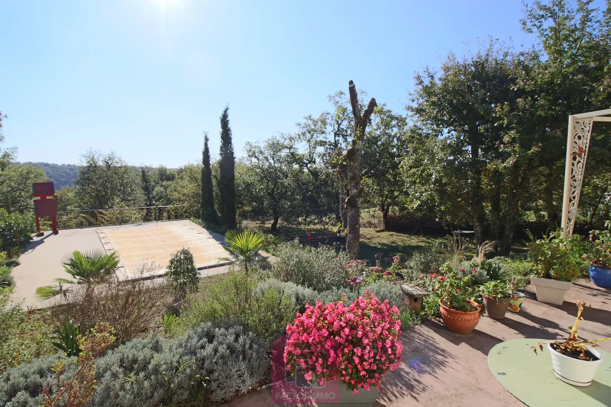 Maison spacieuse à vendre près de Cahors avec piscine 