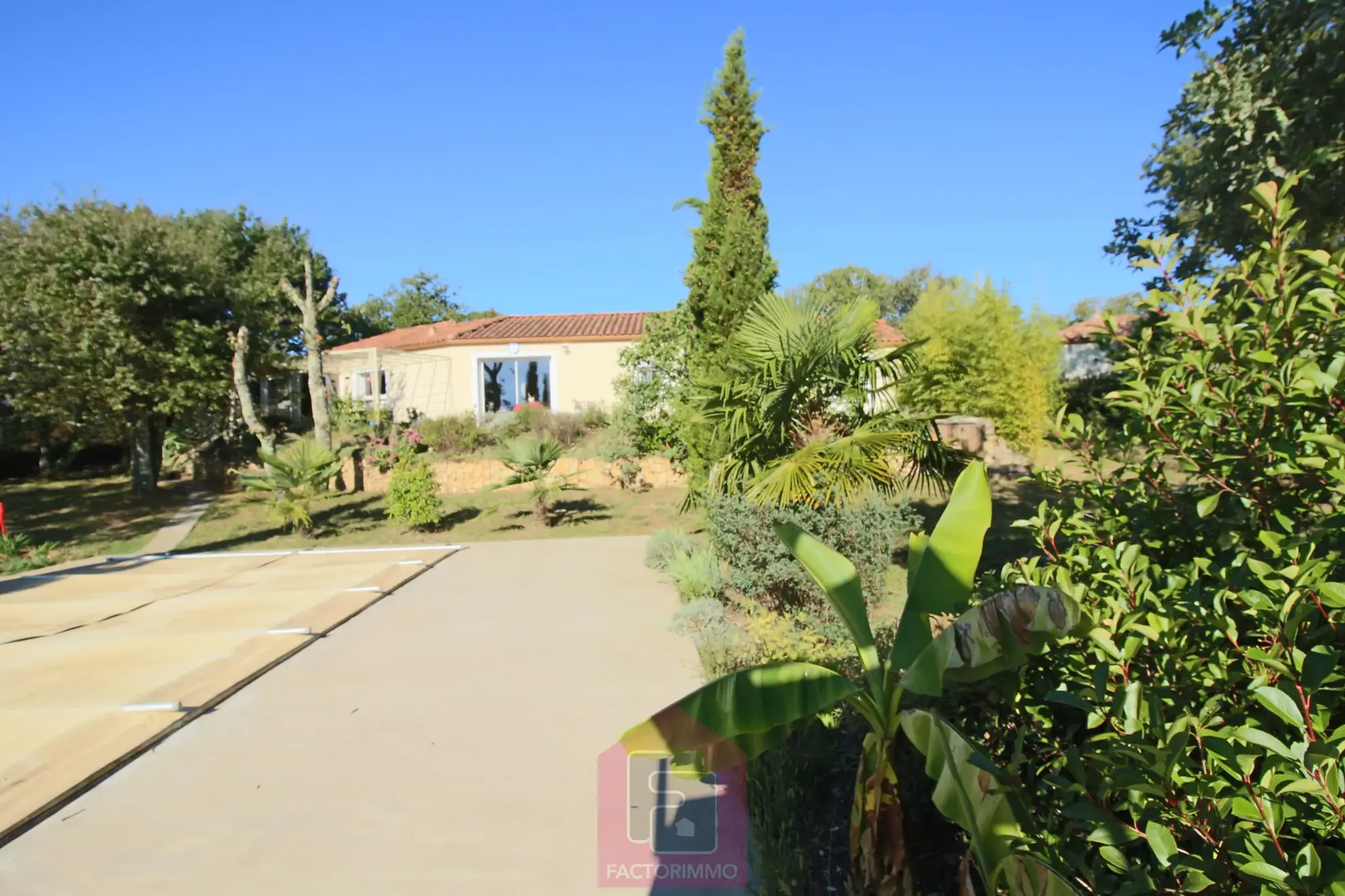 Maison spacieuse à vendre près de Cahors avec piscine 