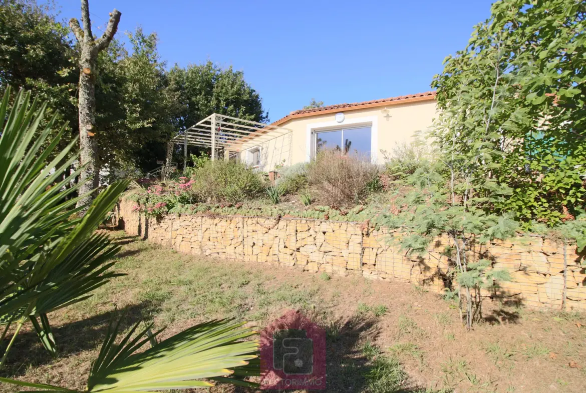 Maison spacieuse à vendre près de Cahors avec piscine 