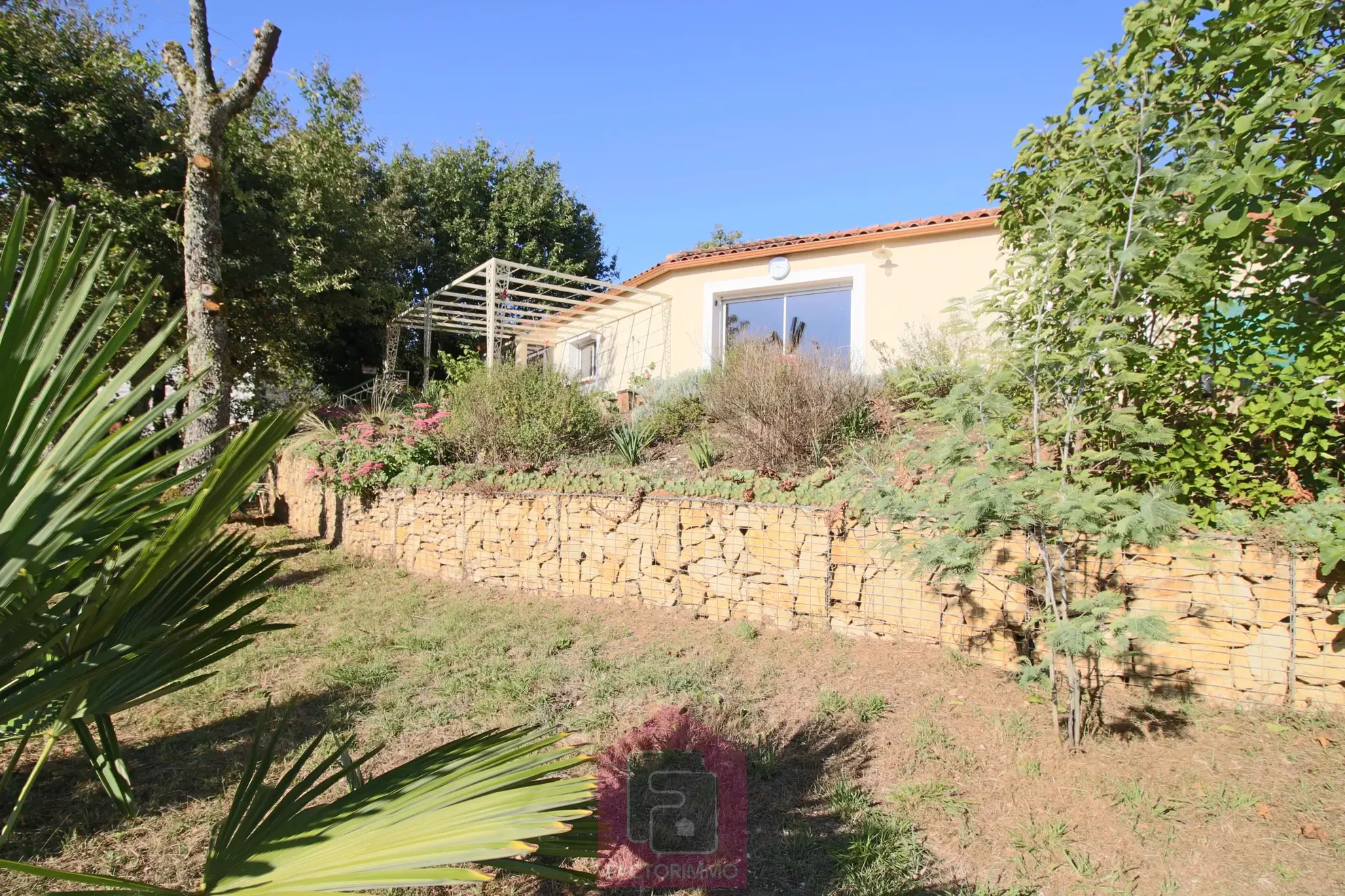 Maison spacieuse à vendre près de Cahors avec piscine 