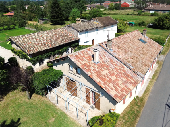 Maison ancienne de 5 chambres avec dépendance à Boz, 01190