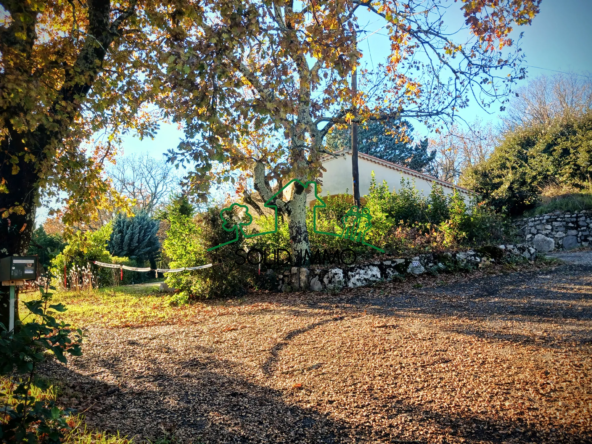 Maison de Plain-Pied avec Terrain Piscinable à Saint-Alban-Auriolles