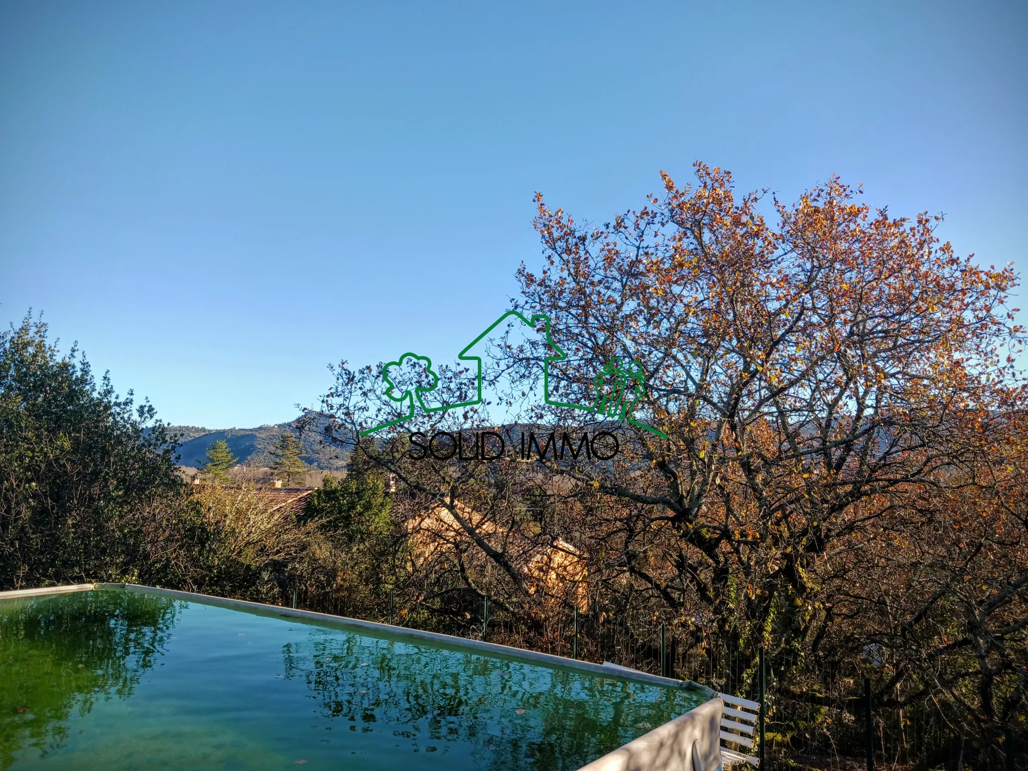 Maison de Plain-Pied avec Terrain Piscinable à Saint-Alban-Auriolles 